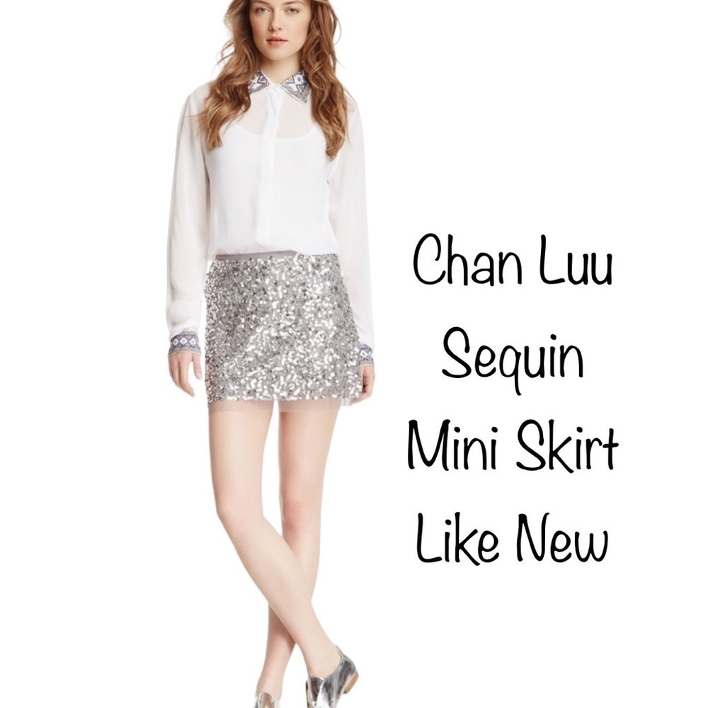 💙CHAN Luu Sequin Mini Skirt